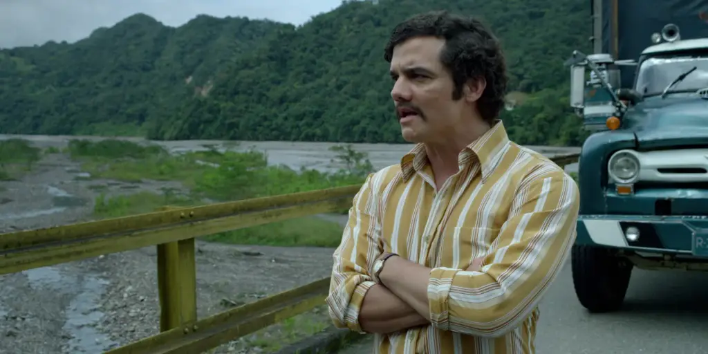 Practy browser extension on Netflix with dual Spanish subtitles and tap-to-translate.