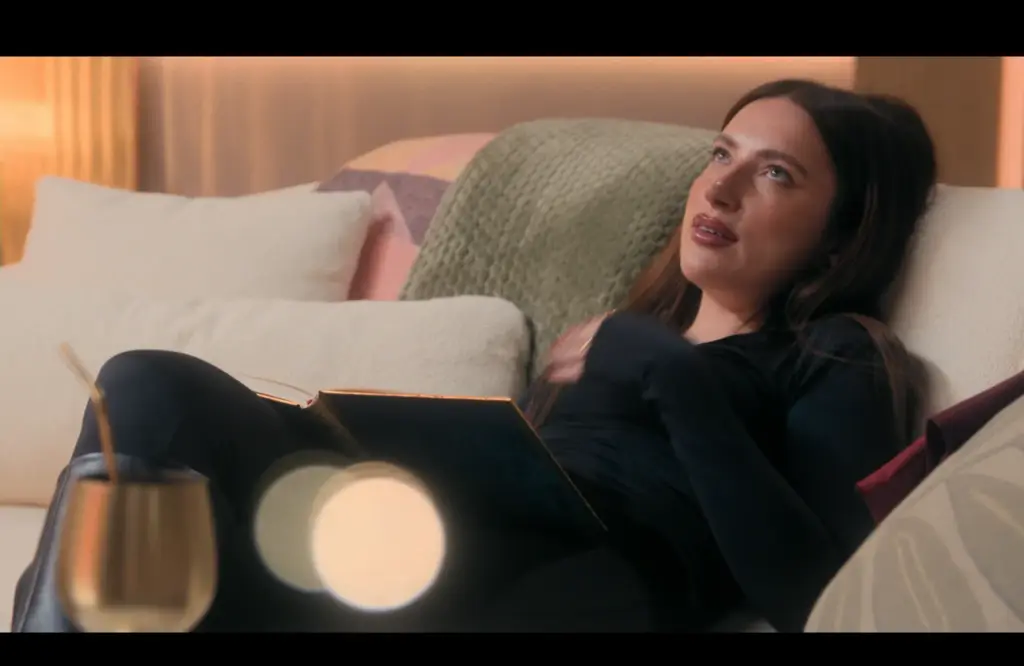 Practy browser extension on Netflix with dual Italian–English subtitles and tap-to-translate.